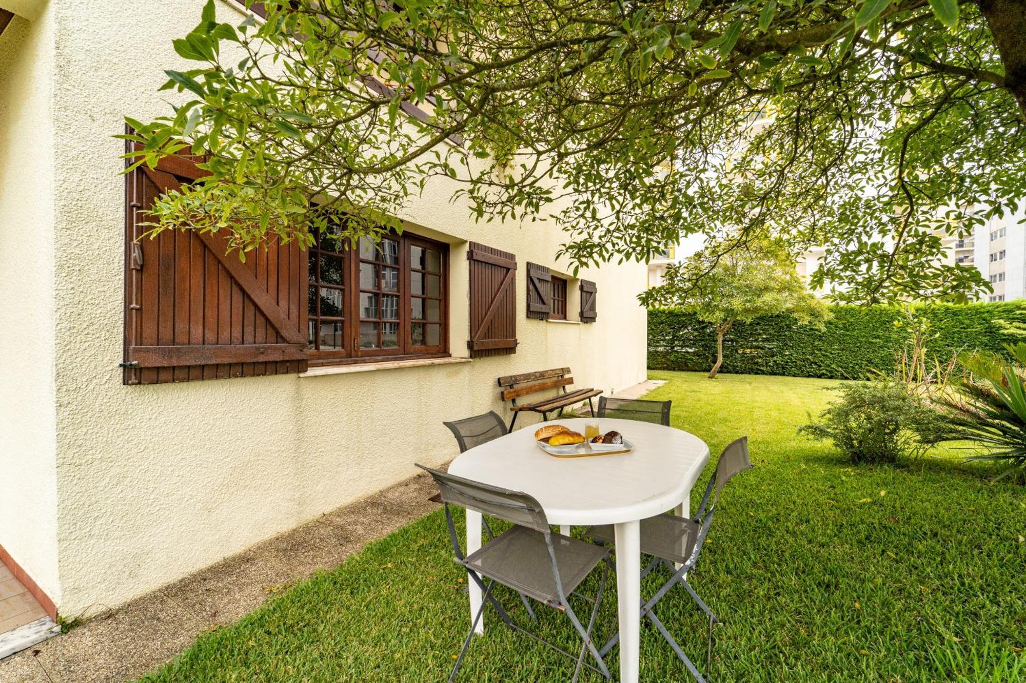 Amorosa Villa, 500M From The Beach By House And People Kültér fotó